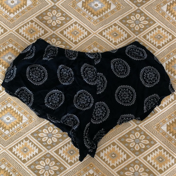 Mandela Shorts // - Picture 4 of 4